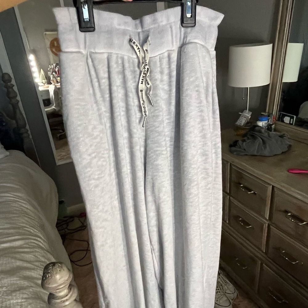 Gray wide leg yoga pants.
